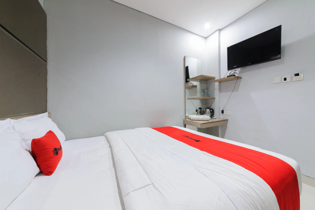 RedDoorz Plus near Grand Indonesia Jakarta
