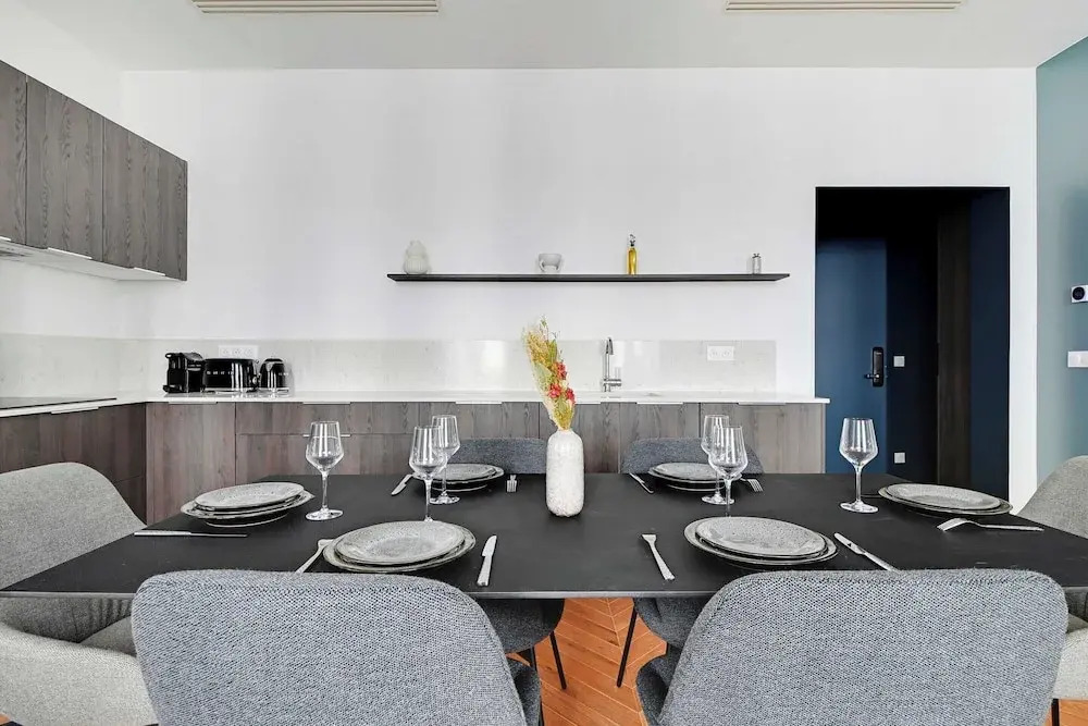 Elegant Apartment - AC- 2br-6p- Madeleine