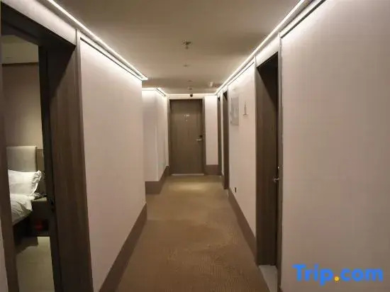 Yilong Ruiyun Hotel