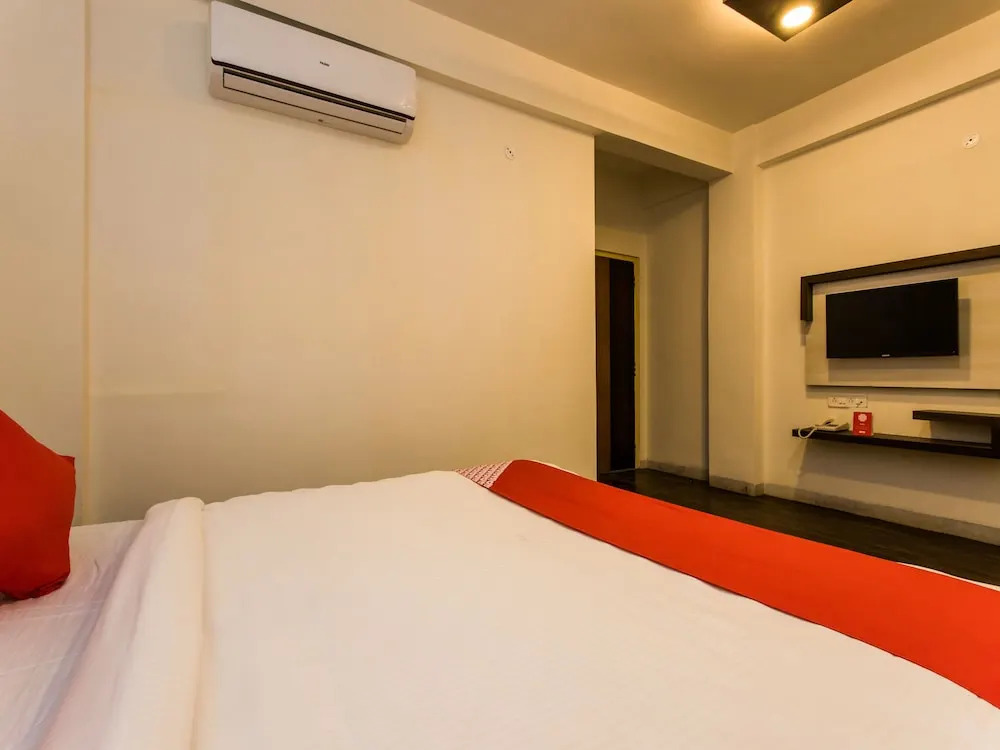 Collection O 12362 Hotel Emerald Park