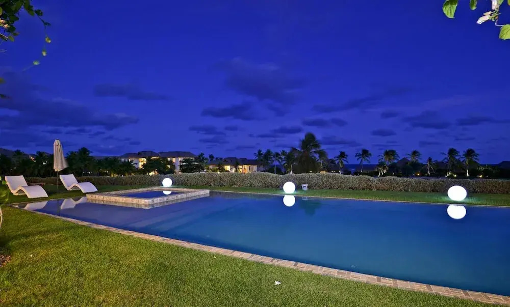 Ocean View 5-bedroom Fully Staffed Tropical Villa