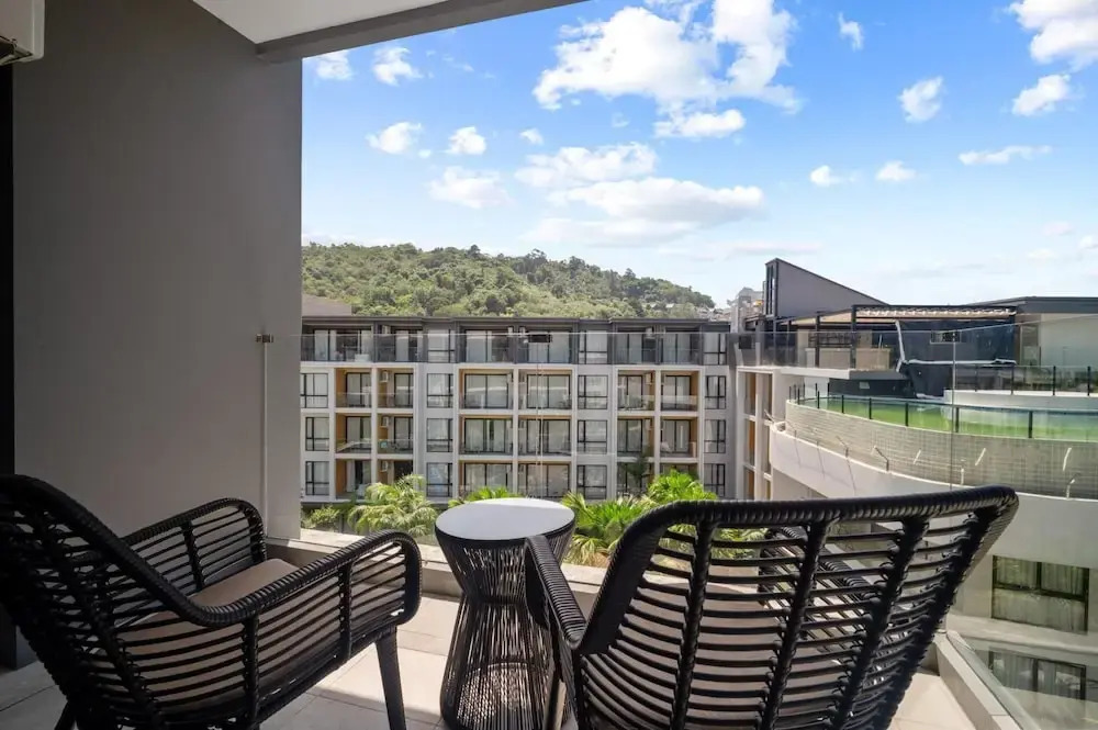 Pool View 1412 Elegant Wyndham Condo