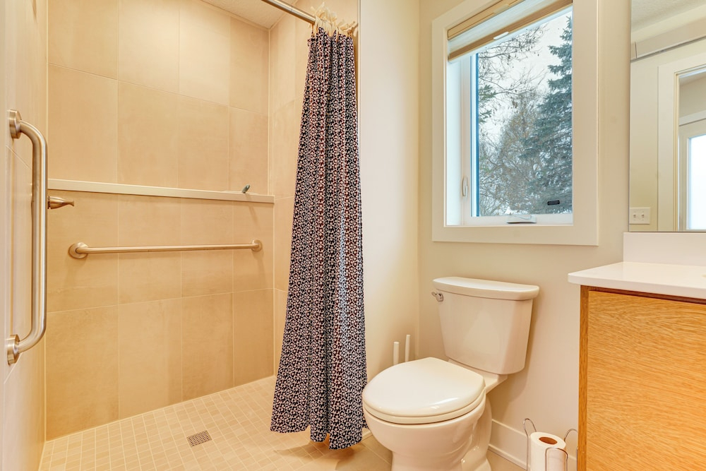< 1/2 Mi to Downtown: Quiet Northfield Apartment