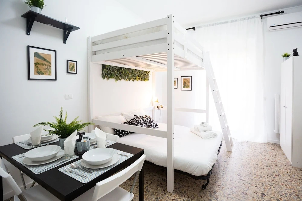 Home Hotel -  Anacreonte 7