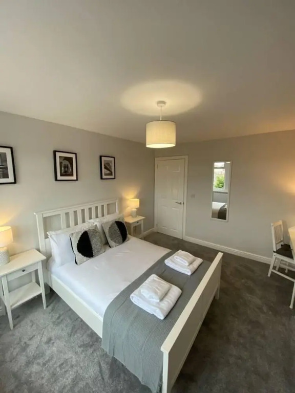 Flat - Sleeps 4 - Pet Friendly - Parking