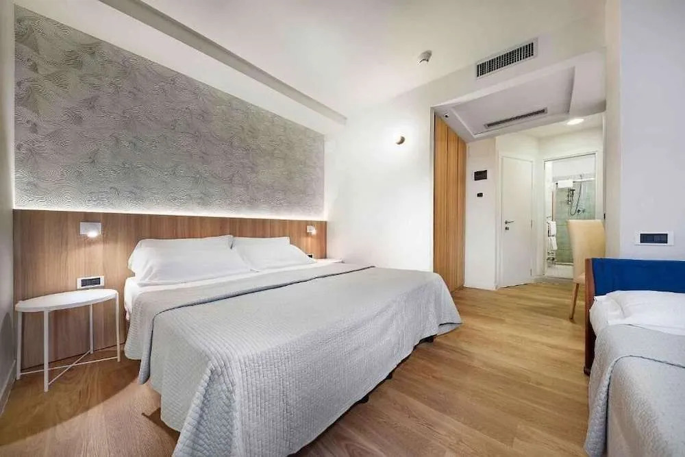 Family Hotel Antibes -50m dal mare