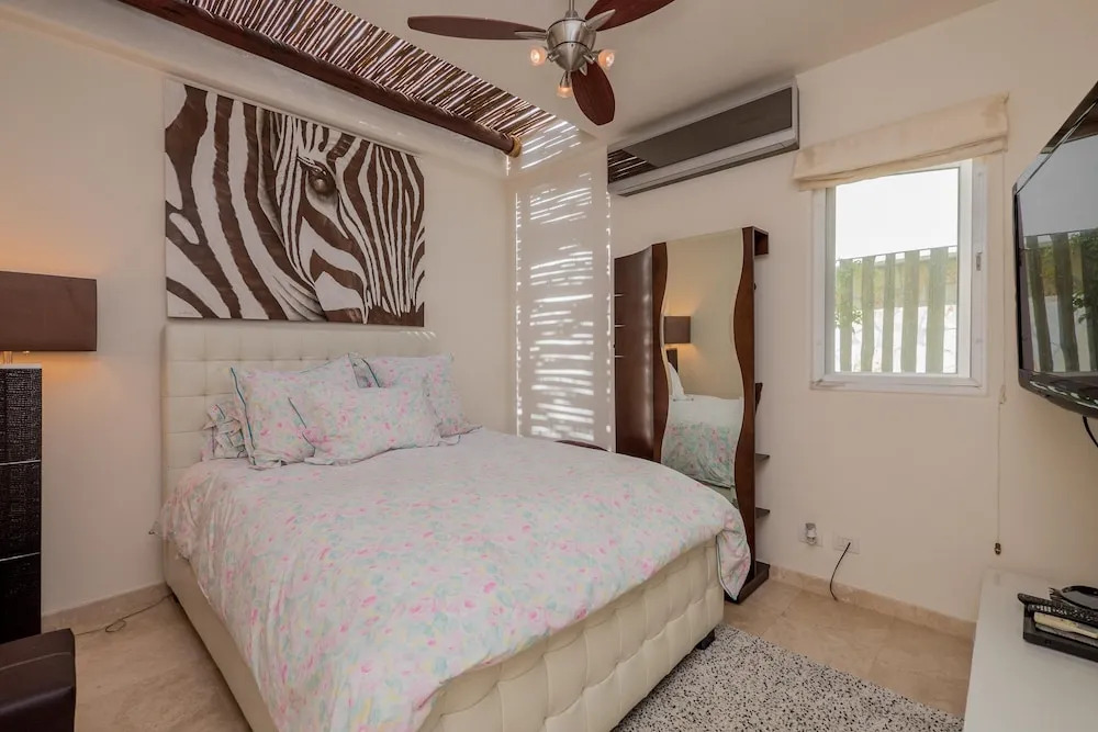 Expansive Views of Famous Cabo Arch: Villa Sirena