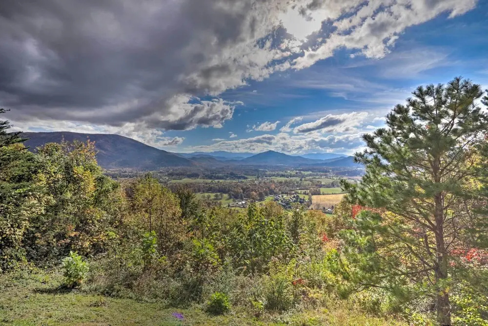 Smoky Mountain Retreat w/ Hot Tub, Arcade Games