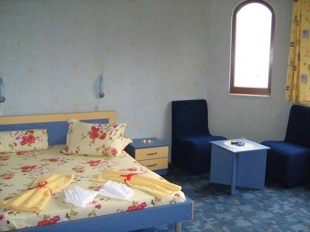Family Hotel Emaly 1