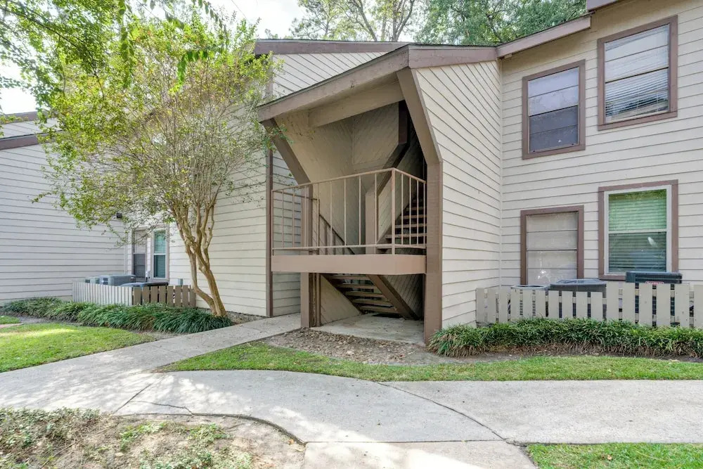Golf, Swim & Dine! Condo w/ Lake Conroe Access