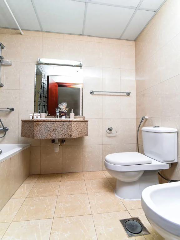 OYO Home 176 1BHK Lake Tower JLT