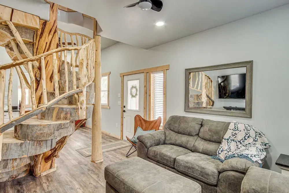 Family Home w/ Mountain Views in Circleville!