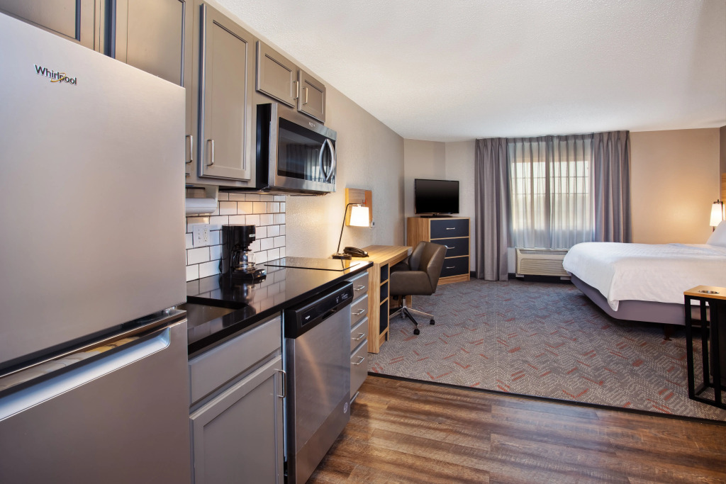 Candlewood Suites Kenosha - Pleasant Prairie by IHG