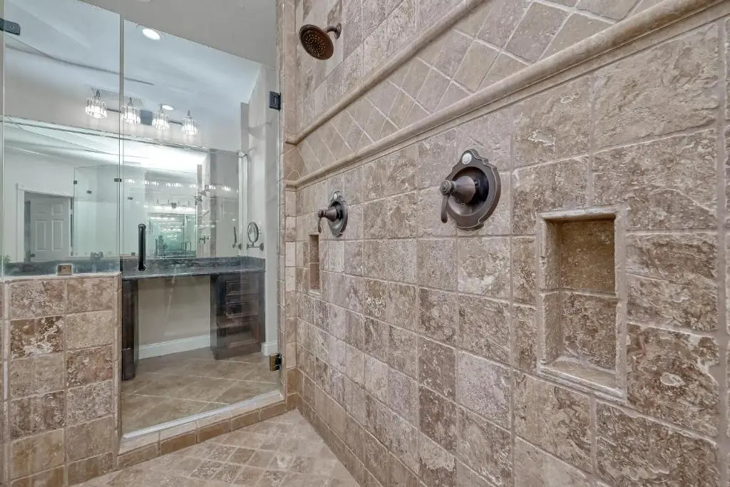 Great Escape With Private Pool and Deck