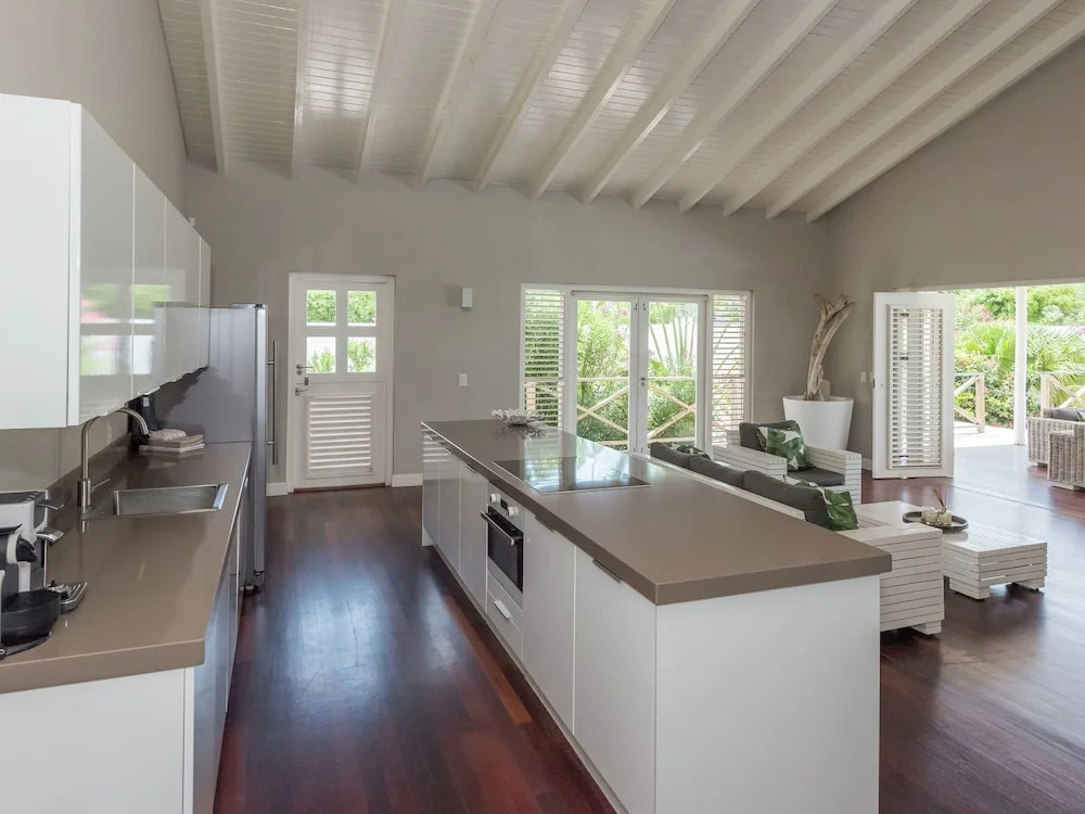 Luxury Detached Villa With Pool in Jan Thiel in Willemstad for six