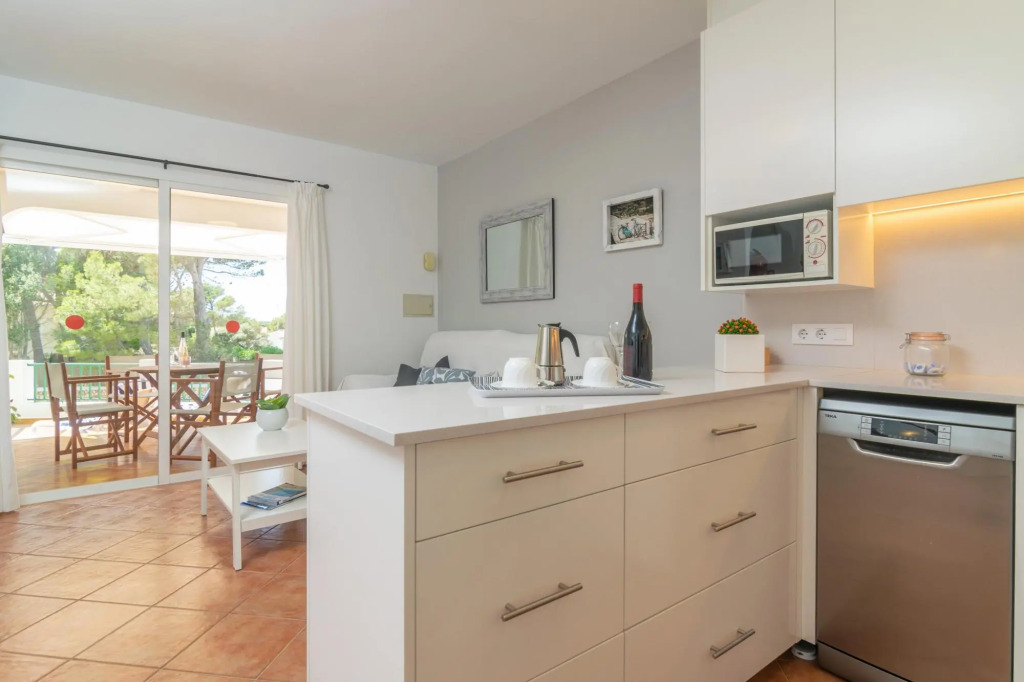 SES FONTS C25 - Charming flat with shared pool and close to the beach Free WiFi