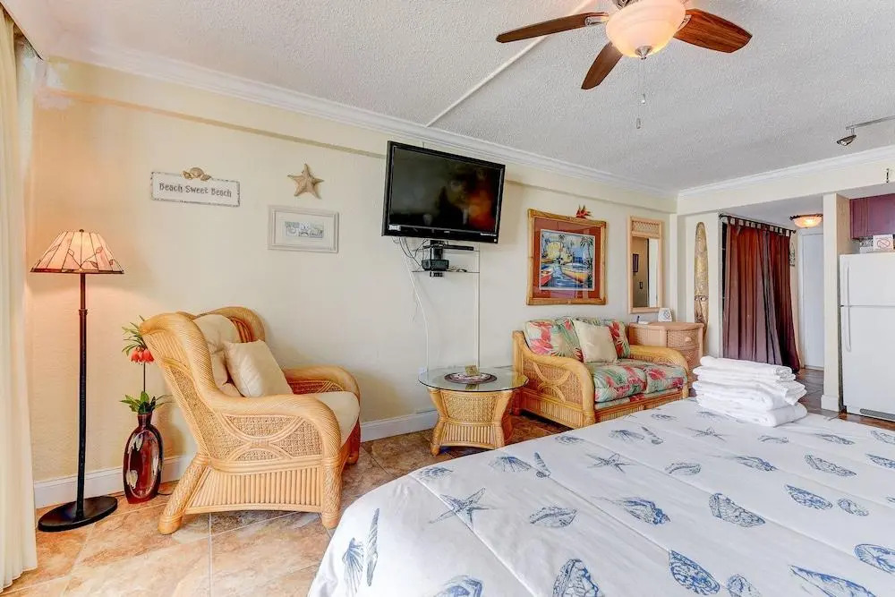 Hawaiian Inn 238 by Distinctive Beach Rentals