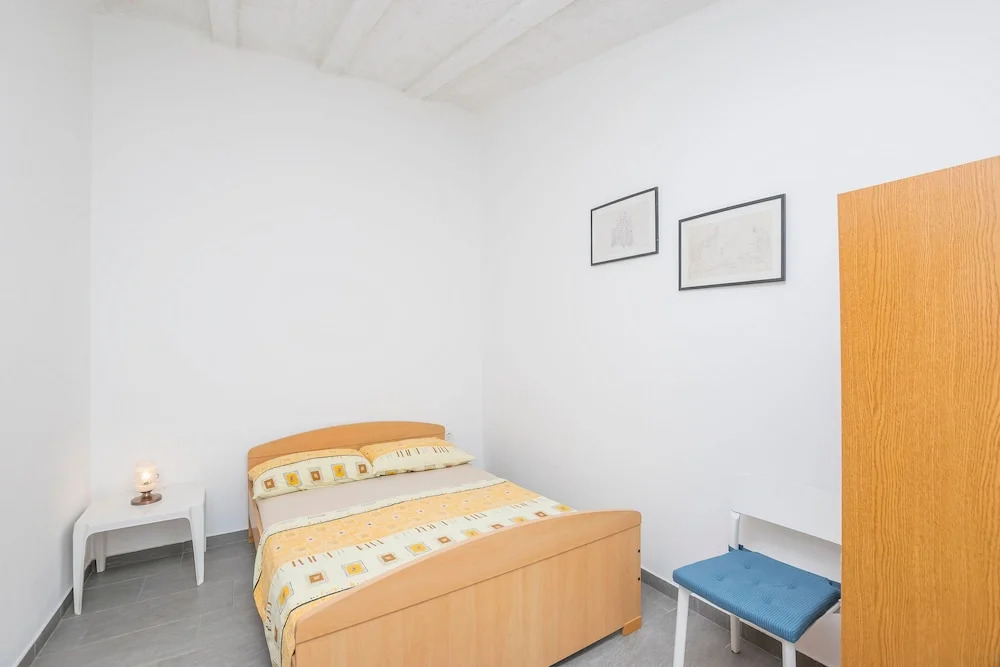 Apartments Mira
