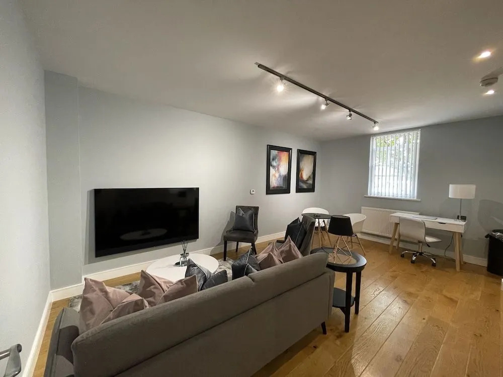 Luxurious Private One Bedroom Apartment