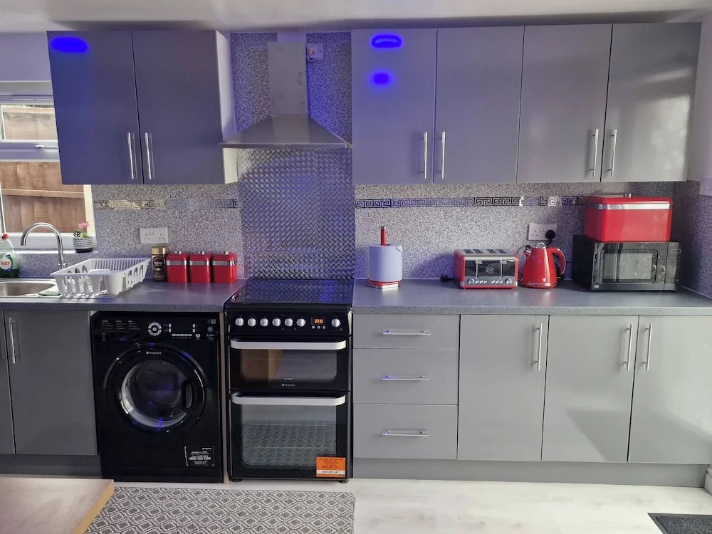 Cozy 2-bedroom Apartment in Tyseley, UK - Perfect City Retreat