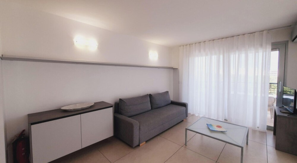 Modern Flat With Panoramic View