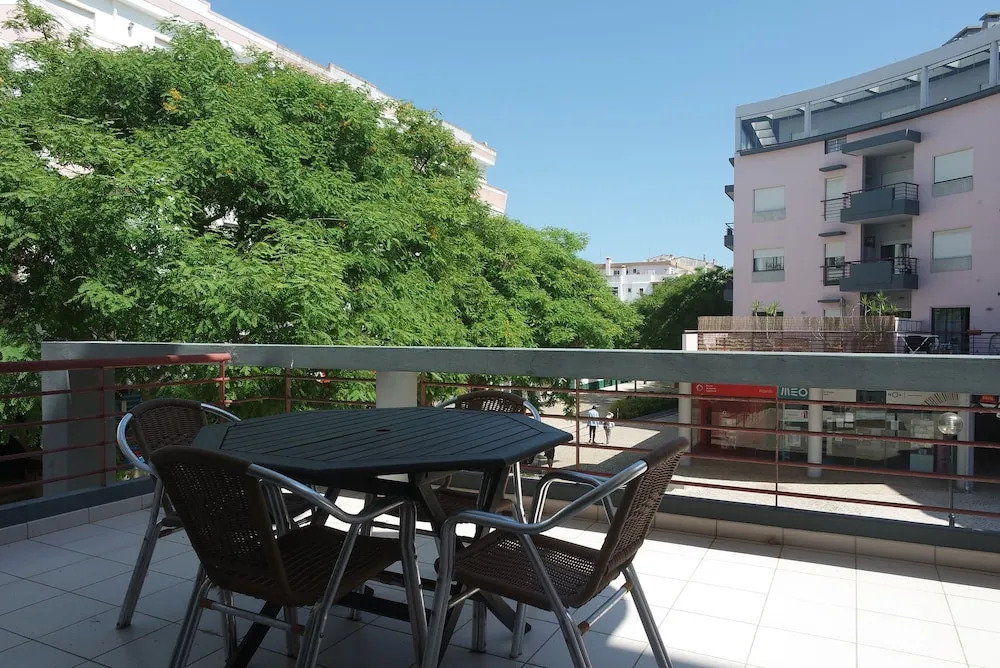 C03 - Avenue Backstreet Flat
