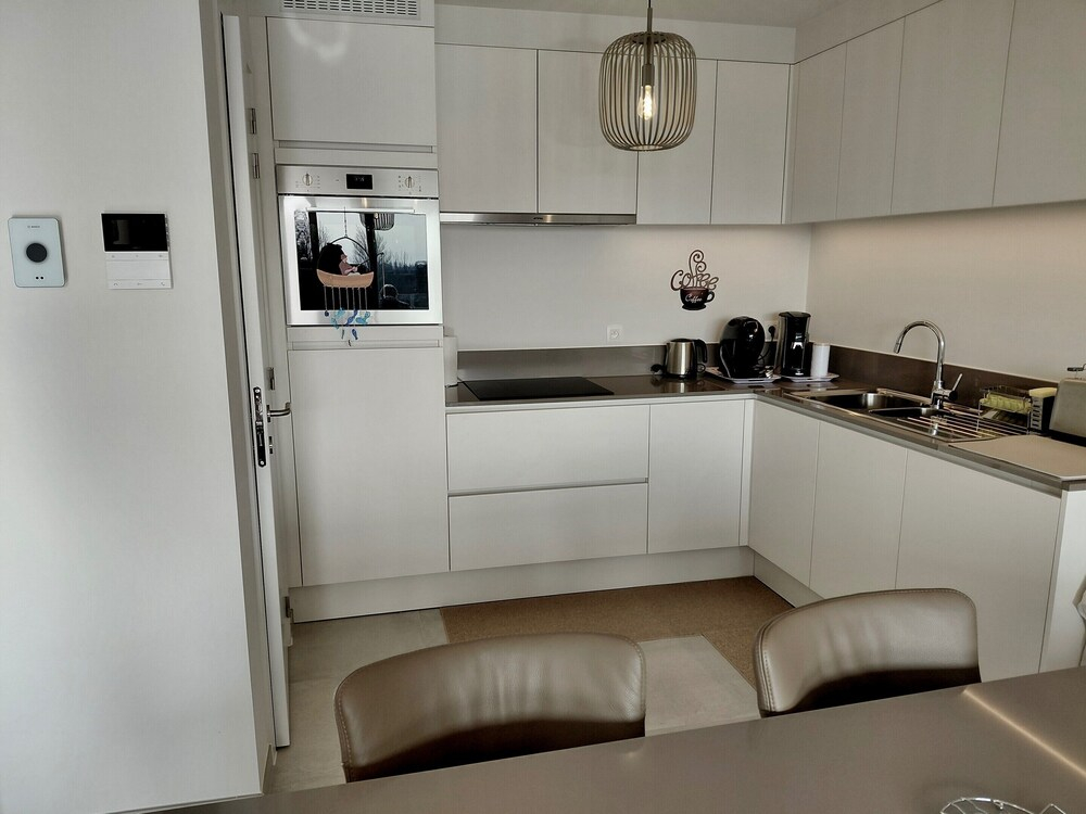 Luxury Apartment With Pool & Parking