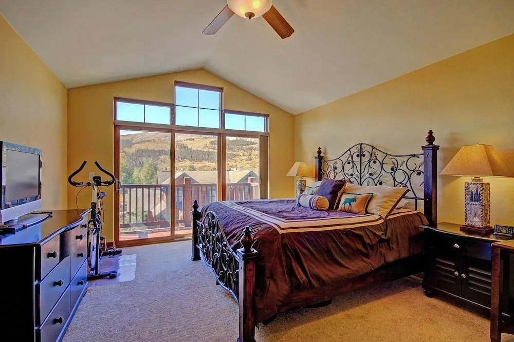 Highland Greens Linden 3 Br townhouse by RedAwning
