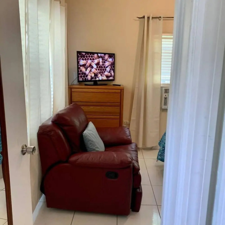 S4 BP Steps to Beach Entire Apartment