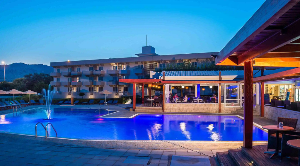 Zoes Hotel & Suites