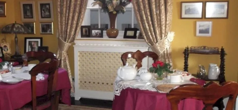 Holly House Bed & Breakfast