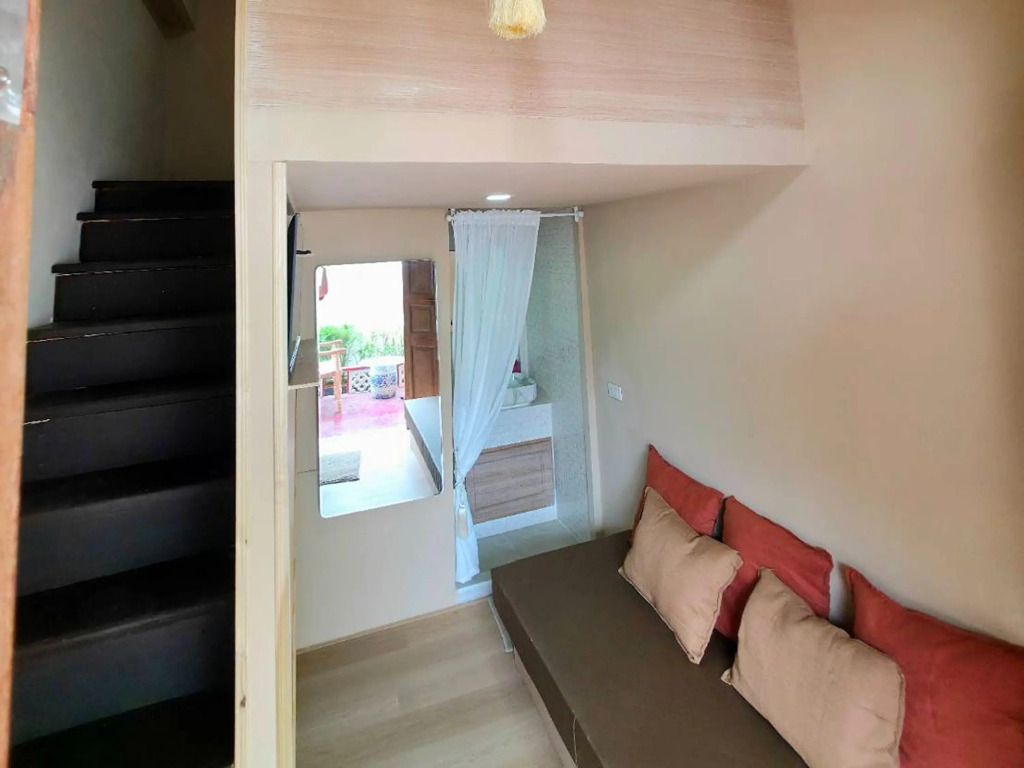 Blu Cabin Ari Stylish Gay Poshtel
