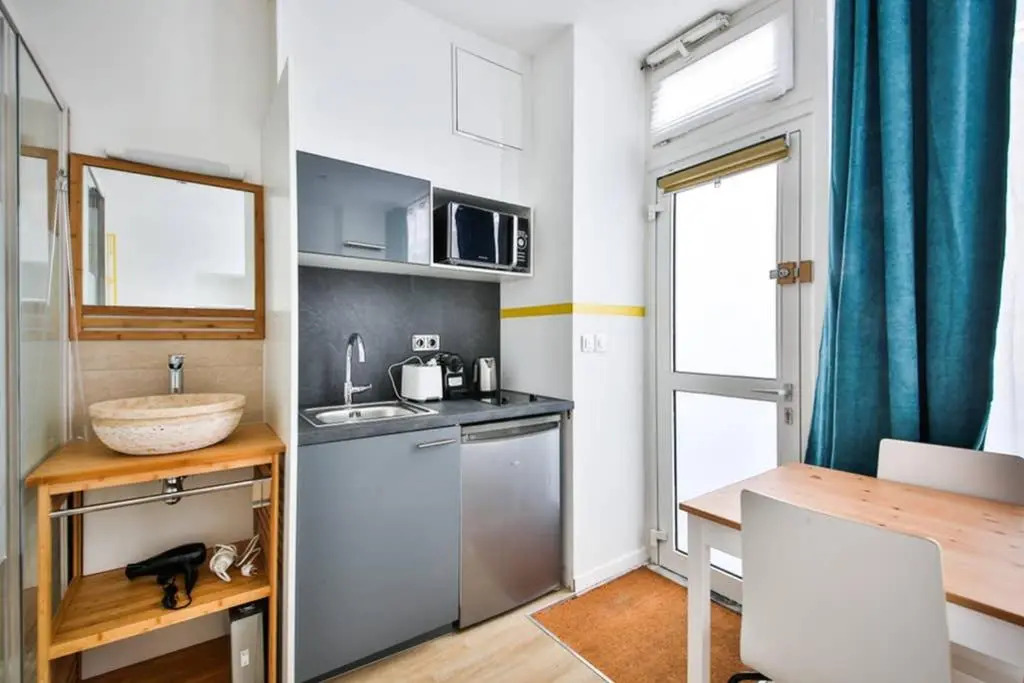 cosy independant studio proche gare et jardin