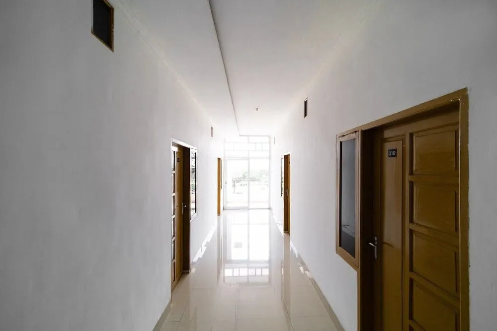 RedDoorz near Makassar Town Square 2