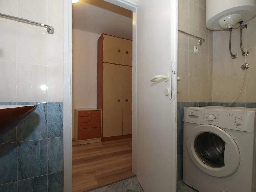 Apartment 1922