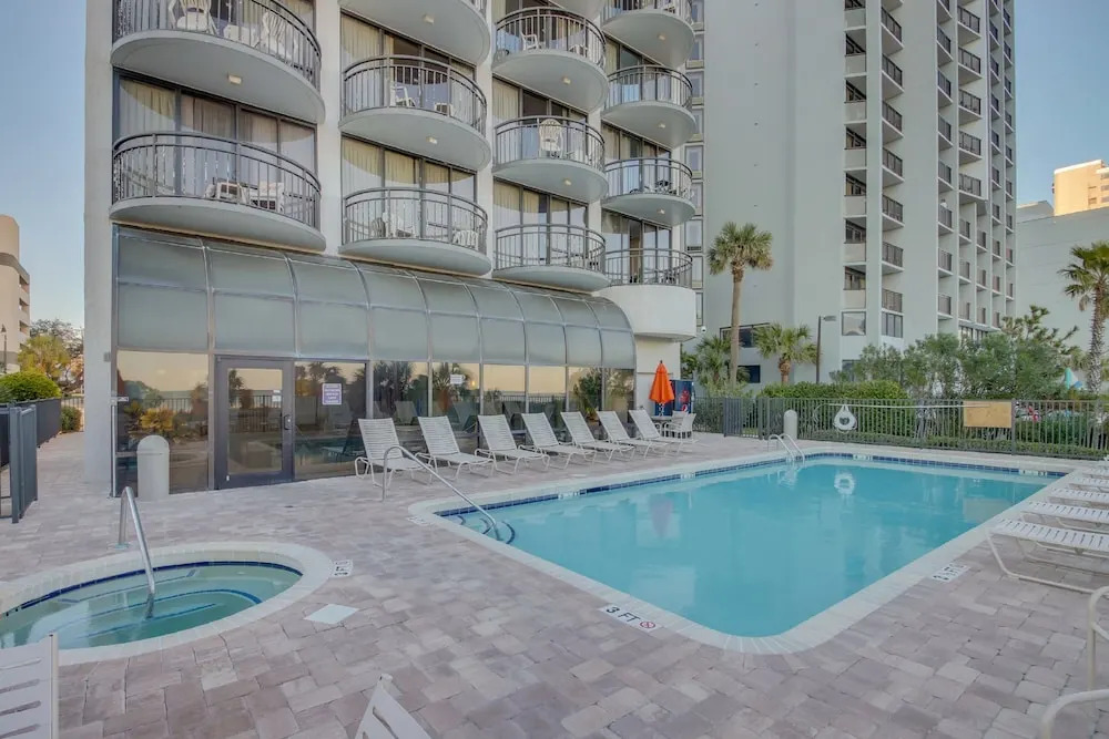 Oceanview condo Steps to the beach
