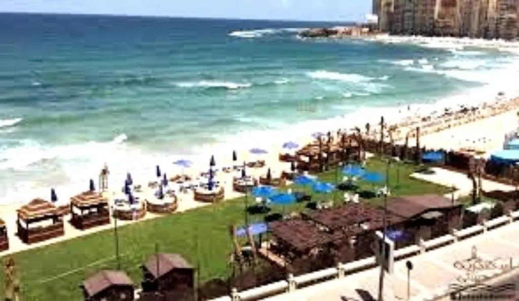 Private Room In Apartment with Sea & Hilton View