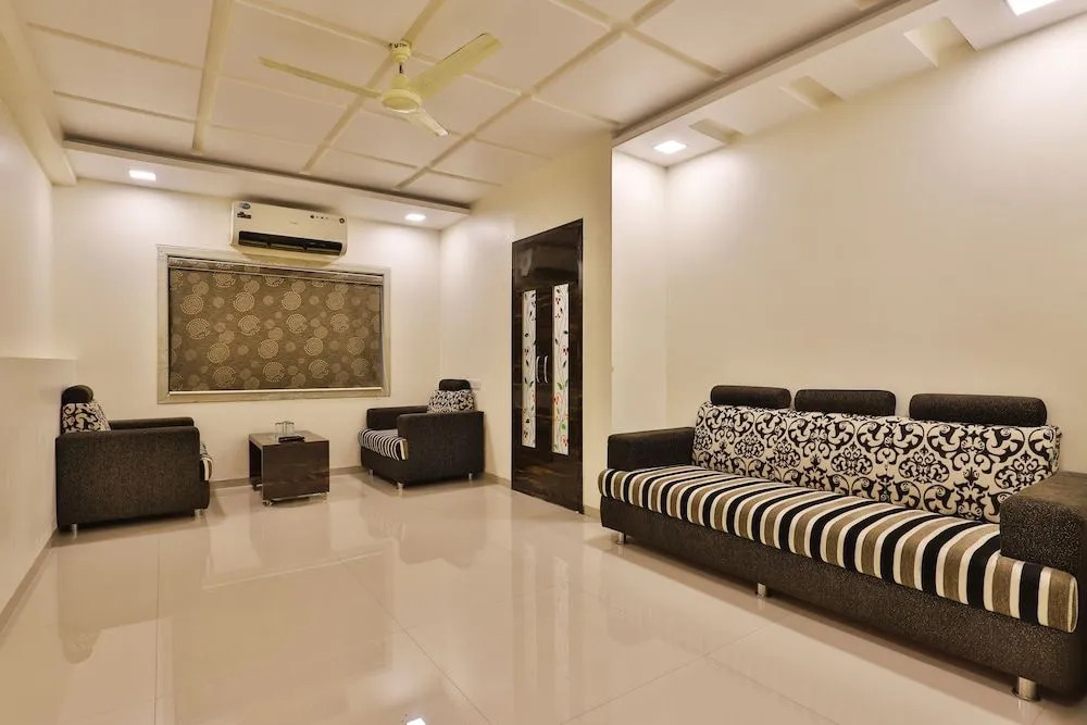 OYO 27633 Hotel Dan