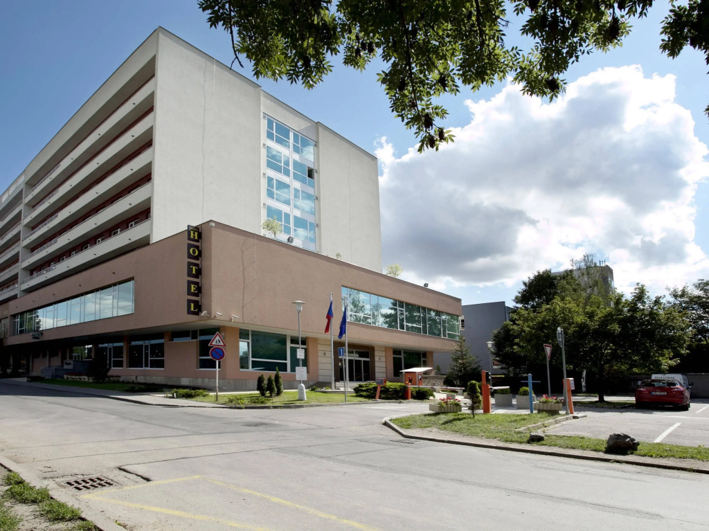 Avanti Hotel