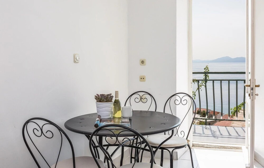 Amazing Home in Podgora with Hot Tub, WiFi & 4 Bedrooms