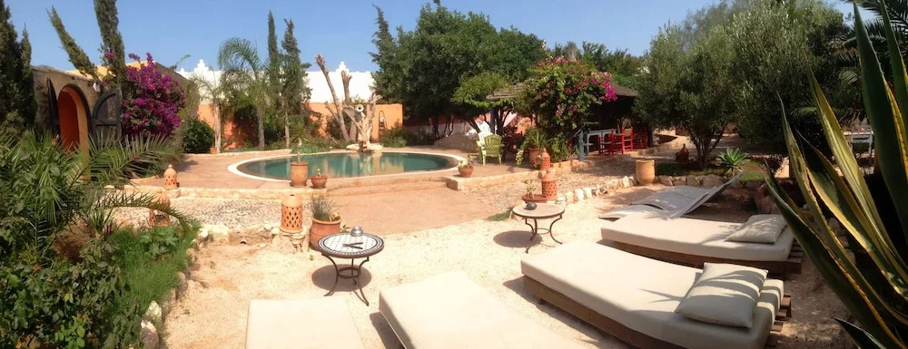 Double Bedroom and Spacious Garden With Swimming Pool