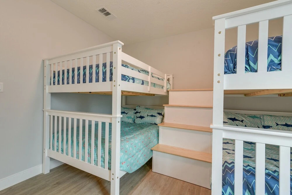 Luxe Crystal Beach Retreat w/ Views! Walk to Shore