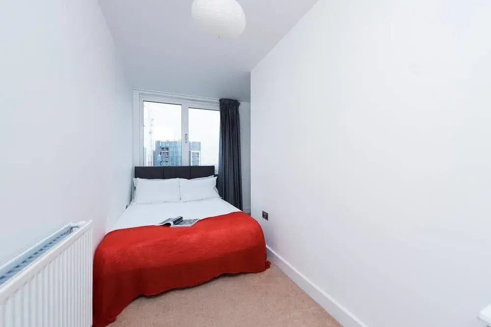 Modern 3BR Flat in Stratford With Great Views!