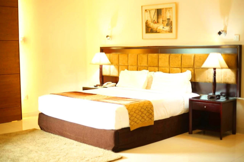 The Avenue Hotel & Suites