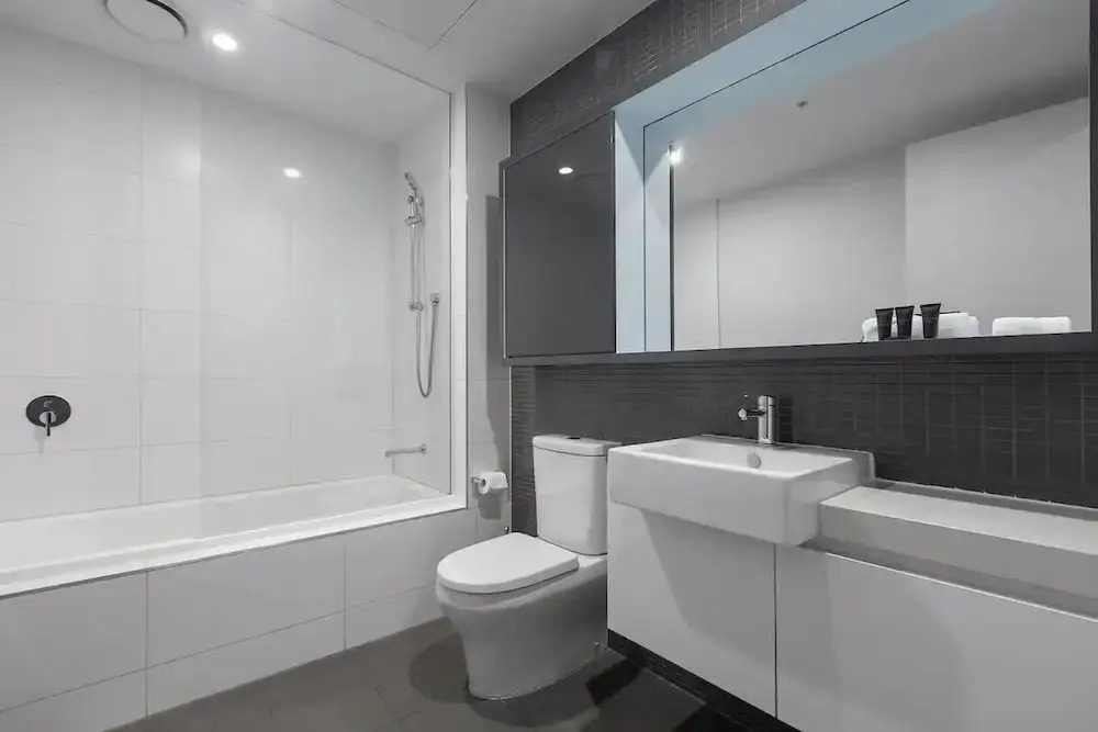 A 3BR Apt Next to Melbourne Zoo, Free Parking