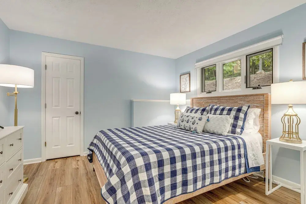Wintergreen Condo w/ Pool: Near Hike & Market!