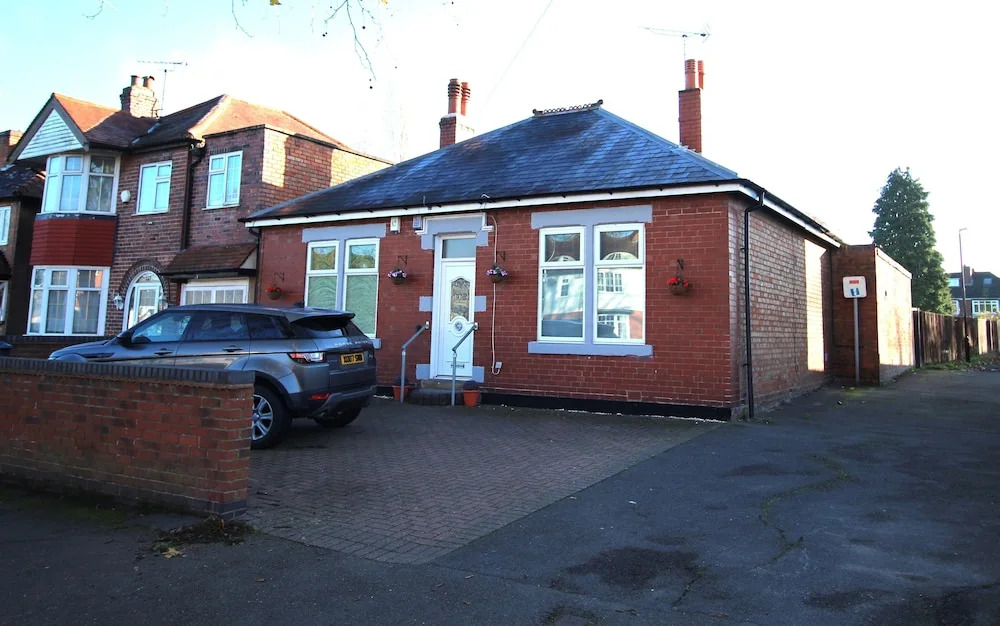 Bungalow - Sleeps 6 - Pets Ok - Garden - Parking