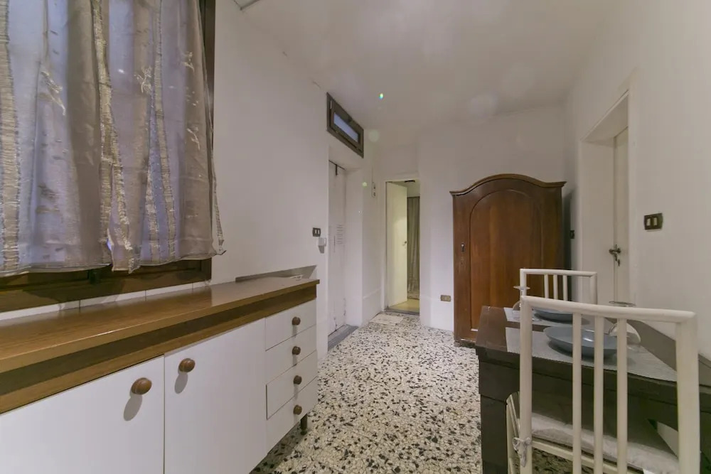 Budget San Stae House