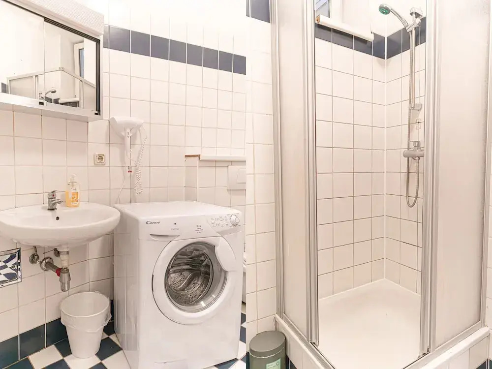 Basic 2BR Apt Near Westbahnhof