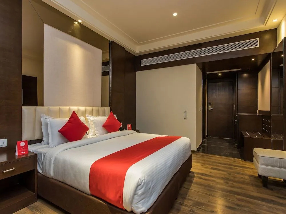 13104 Hotel 25 Hours